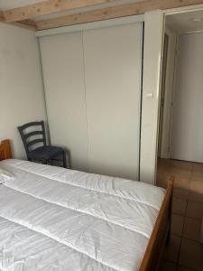 Ένα ή περισσότερα κρεβάτια σε δωμάτιο στο Petite perle