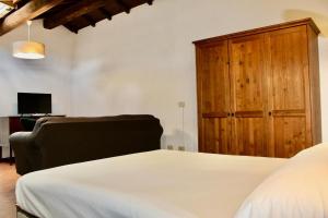 Giường trong phòng chung tại Sweet Home Grottarossa