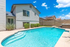 Bazén v ubytování Gilbert Getaway - pool+games+pool table nebo v jeho okolí