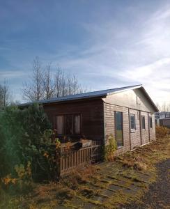 Το κτήριο όπου στεγάζεται  η παραθεριστική κατοικία