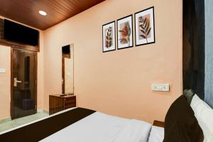 Postel nebo postele na pokoji v ubytování Hotel O Kashish Residency