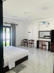 Η κουζίνα ή μικρή κουζίνα στο Serene Villa