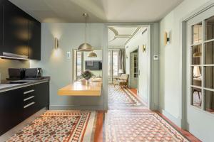 Η κουζίνα ή μικρή κουζίνα στο Unique Rentals - Luxurious Oasis