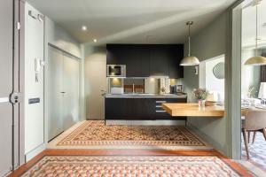 Η κουζίνα ή μικρή κουζίνα στο Unique Rentals - Luxurious Oasis