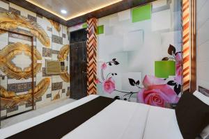 Postel nebo postele na pokoji v ubytování Hotel O Gurdev Metro Station Kanpur Formerly Grand Sunrise