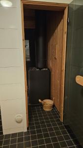 a hallway with a door open to a bathroom with a toilet at Studio Borgen in Sigtuna +7 photos