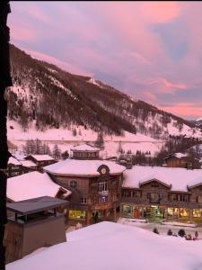 En generel udsigt til bjerge eller udsigt til bjerge taget fra lejligheden + 5 billeder