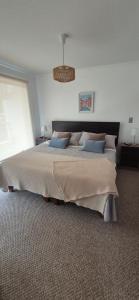 a bedroom with a large bed in a room at Condominio Parque Mar El Tabo in El Tabo +20 photos