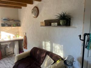 Χώρος καθιστικού στο studio à la campagne avec piscine