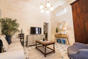 a living room with a couch and a table at Bormla 1 in Cospicua