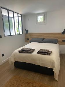 En eller flere senge i et værelse på Casa Hegoa