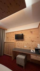 TV a/nebo společenská místnost v ubytování Hotel Sailer + 45 fotografií