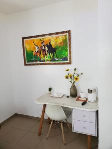 ポートハーコートにあるQuintessential Hotelの机上壁画