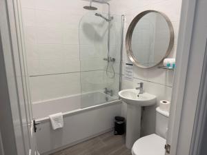 Ένα μπάνιο στο Southcrest Manor Hotel, Best Western Signature Collection +103 φωτογραφίες