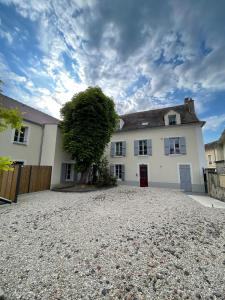 Το κτήριο όπου στεγάζεται  το διαμέρισμα