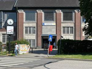 a large brick building with a clock on it at Ferienwohnung im Hamburger Straße 134 in Hamburg