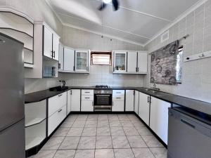 Kuchyň nebo kuchyňský kout v ubytování Broadway Beach Cottage + 11 fotografií