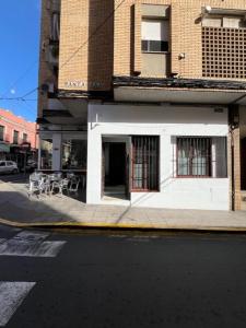 a building on the side of a city street at Santa Ana en pleno centro cerca de Sevilla in Alcalá de Guadaira