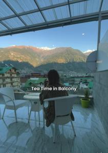 En generel udsigt til bjerge eller udsigt til bjerge taget fra lejligheden