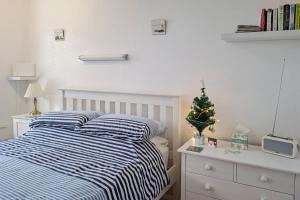 En eller flere senge i et værelse på Flat 6 Erpingham House