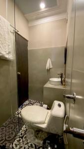 Ένα μπάνιο στο Bendito Hostels