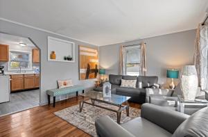 a living room with a couch and a table at Serenity Home Free Parking & Wine in Burbank