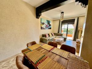 Postel nebo postele na pokoji v ubytování Stylish Atlas Golf Resort Getaway - Free Breakfast, Rooftop Patio, Pool, Views + 22 fotografií