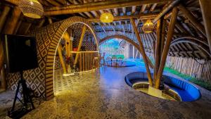 Postel nebo postele na pokoji v ubytování Manta Savana Luxury Bamboo Villa