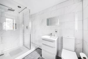 Vannituba majutusasutuses PRIVATE LUXURY BARN IN ITS OWN 0.75ACRES +5 fotot