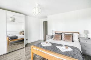 Voodi või voodid majutusasutuse PRIVATE LUXURY BARN IN ITS OWN 0.75ACRES toas