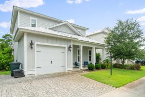 ein weißes Haus mit Garage in der Unterkunft Oceans 11 Oasis at Gulf Place in Santa Rosa Beach