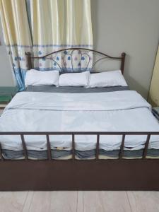 Postel nebo postele na pokoji v ubytování Atiaf Jabal Shams house