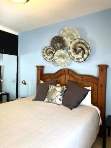 Ένα ή περισσότερα κρεβάτια σε δωμάτιο στο Cozy Apartment at DT Wifi and AC