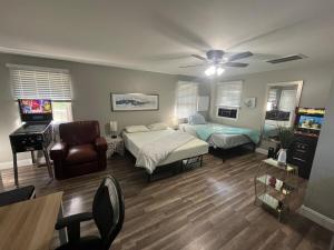 Postel nebo postele na pokoji v ubytování Modern 3BR Home near Raleigh and RTP, EV Charger and Arcade