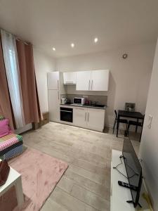 Kuchyň nebo kuchyňský kout v ubytování Nid douillet Le Raincy proche Paris et Stade de France de Saint Denis