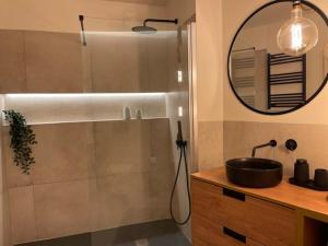 a bathroom with a sink and a mirror at BestHomeStay-Santiago do Cacém in Santiago do Cacém +25 photos