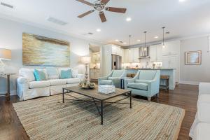 Χώρος καθιστικού στο Plimsoll Retreat at Watersound West Beach