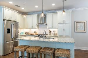 Η κουζίνα ή μικρή κουζίνα στο Plimsoll Retreat at Watersound West Beach +47 φωτογραφίες