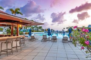 Bazén v ubytování Royal Islander Club Resort La Terrasse nebo v jeho okolí