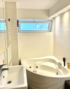 Ένα μπάνιο στο Apartman Ruzmarin 23