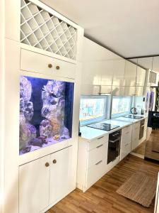 Η κουζίνα ή μικρή κουζίνα στο Apartman Ruzmarin 23 +8 φωτογραφίες