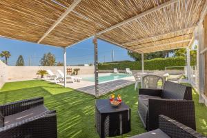 Bazén v ubytování Villa Girasole nebo v jeho okolí