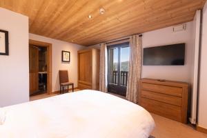 Μια τηλεόραση ή/και κέντρο ψυχαγωγίας στο Le Flocon d'Argent +24 φωτογραφίες