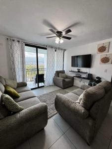 Μια τηλεόραση ή/και κέντρο ψυχαγωγίας στο Valley Views Flat Santa Tecla