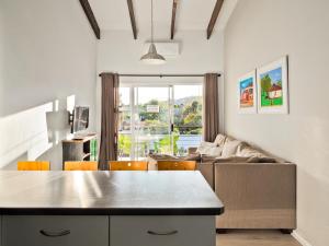 Χώρος καθιστικού στο Stunning Knysna central Apartment