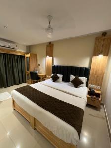 Ένα ή περισσότερα κρεβάτια σε δωμάτιο στο Ceylon Bake House Woodland Junction Ernakulam