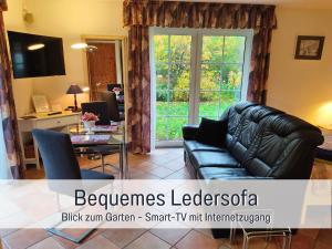 Posezení v ubytování Fewos-Bremerhaven, Ferienwohnung "Bremerhaven-Langen" in Geestland-Langen - moderne FeWo mit Garten, WLAN & kostenlose Fahrräder - ruhig & stadtnah