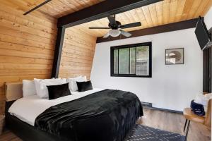 Ένα ή περισσότερα κρεβάτια σε δωμάτιο στο Secluded Chalet for a Fantastic New York Vacation +38 φωτογραφίες