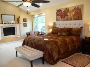 Postel nebo postele na pokoji v ubytování Bella Vita Gated Resort