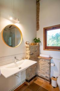 a bathroom with a sink and a mirror at El Graner i El Niu in Sant Jaume de Llierca